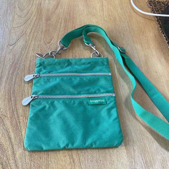 Baggalini Like New Travel Nylon Double-Zip Pocket Crossbody Bag - Picture 3 of 12